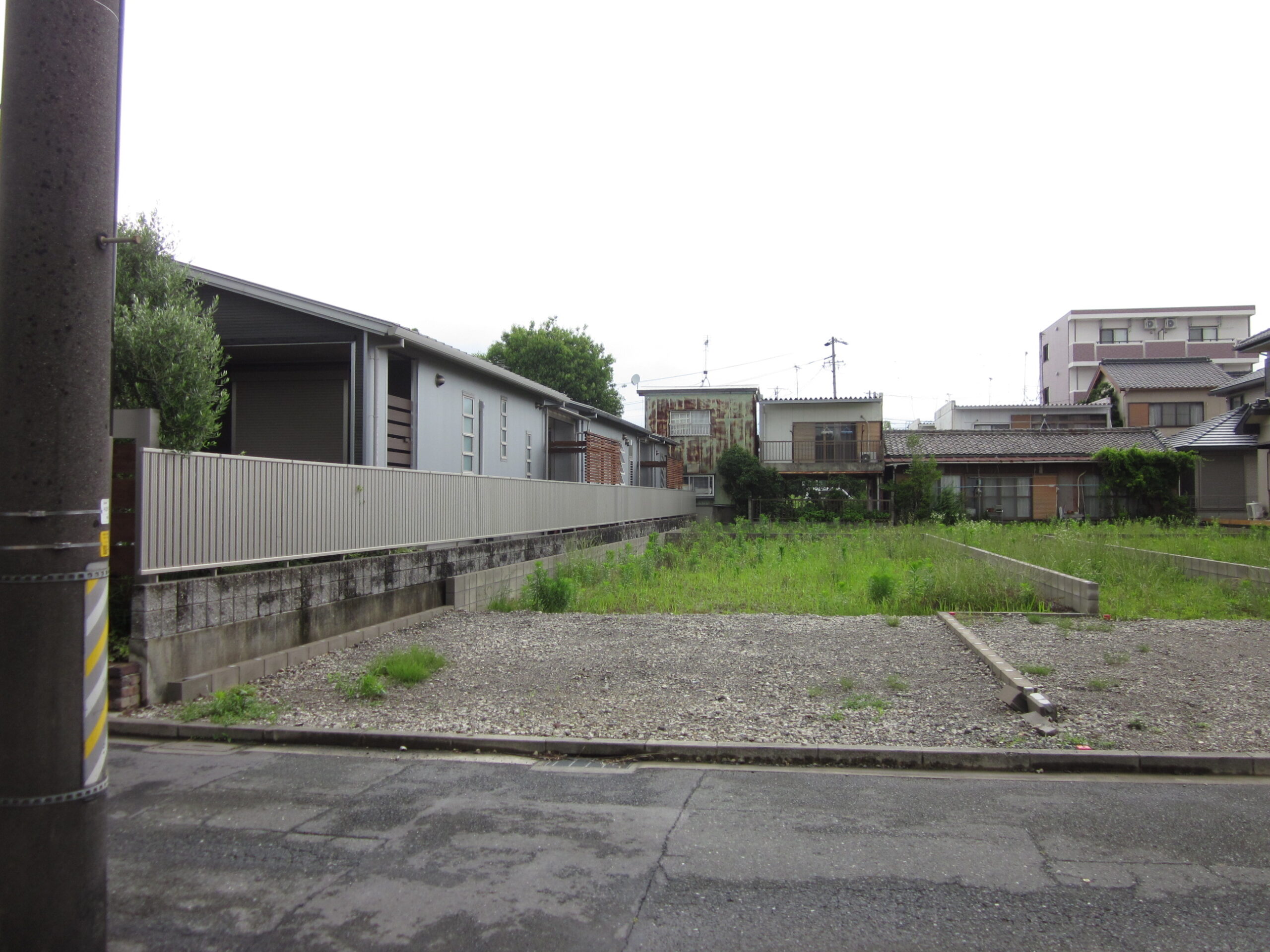 近くの河川敷公園でリフレッシュできます。