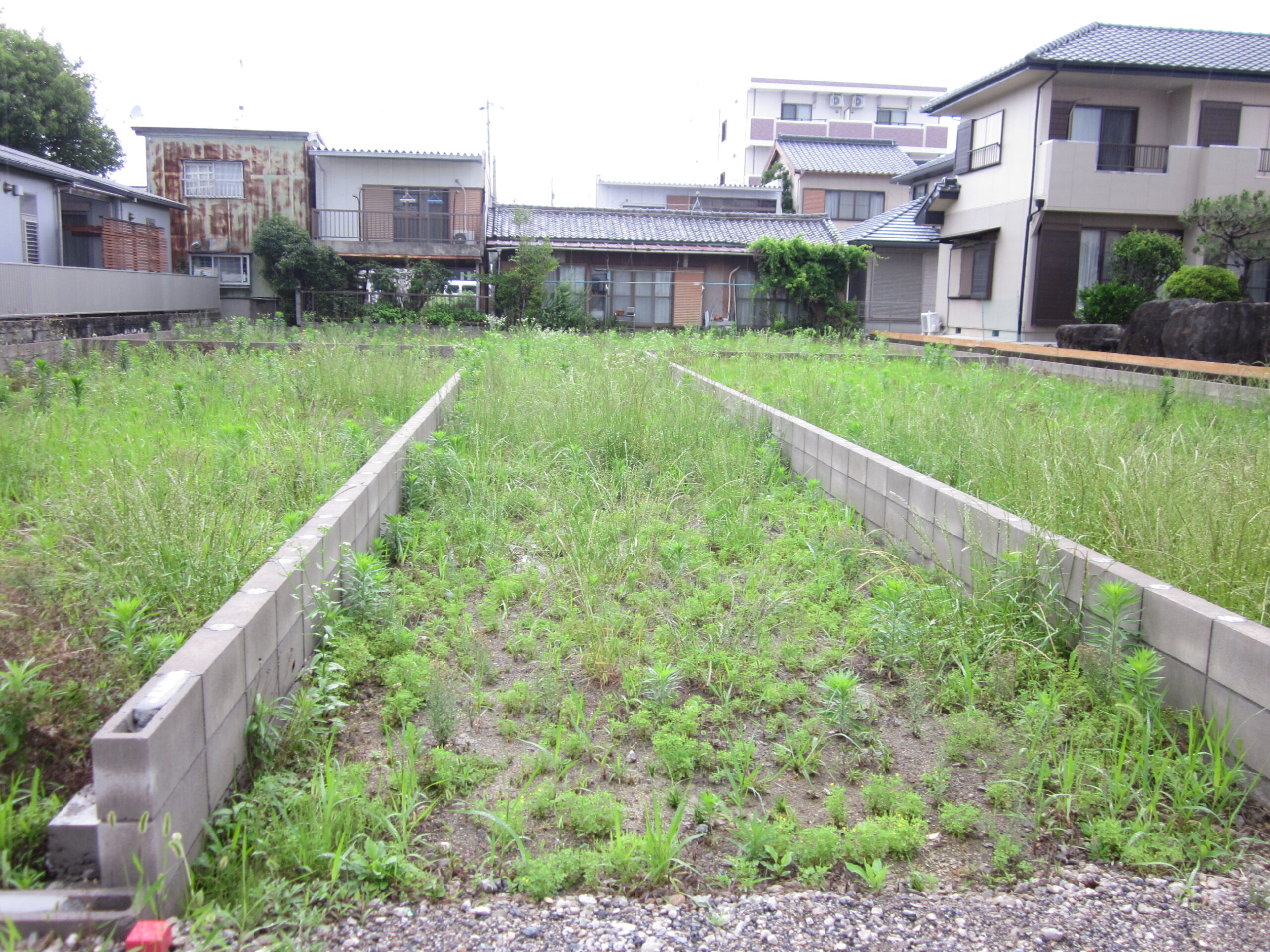 近くの河川敷公園でリフレッシュできます。